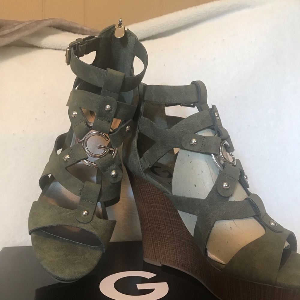 GUESS DODGE PLATFORM SHOES NIB GREEN Sz7 HEEL 4.5”